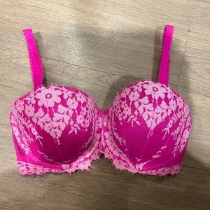 NWOT Women’s Victoria’s Secret Bra (Size 34DDD)